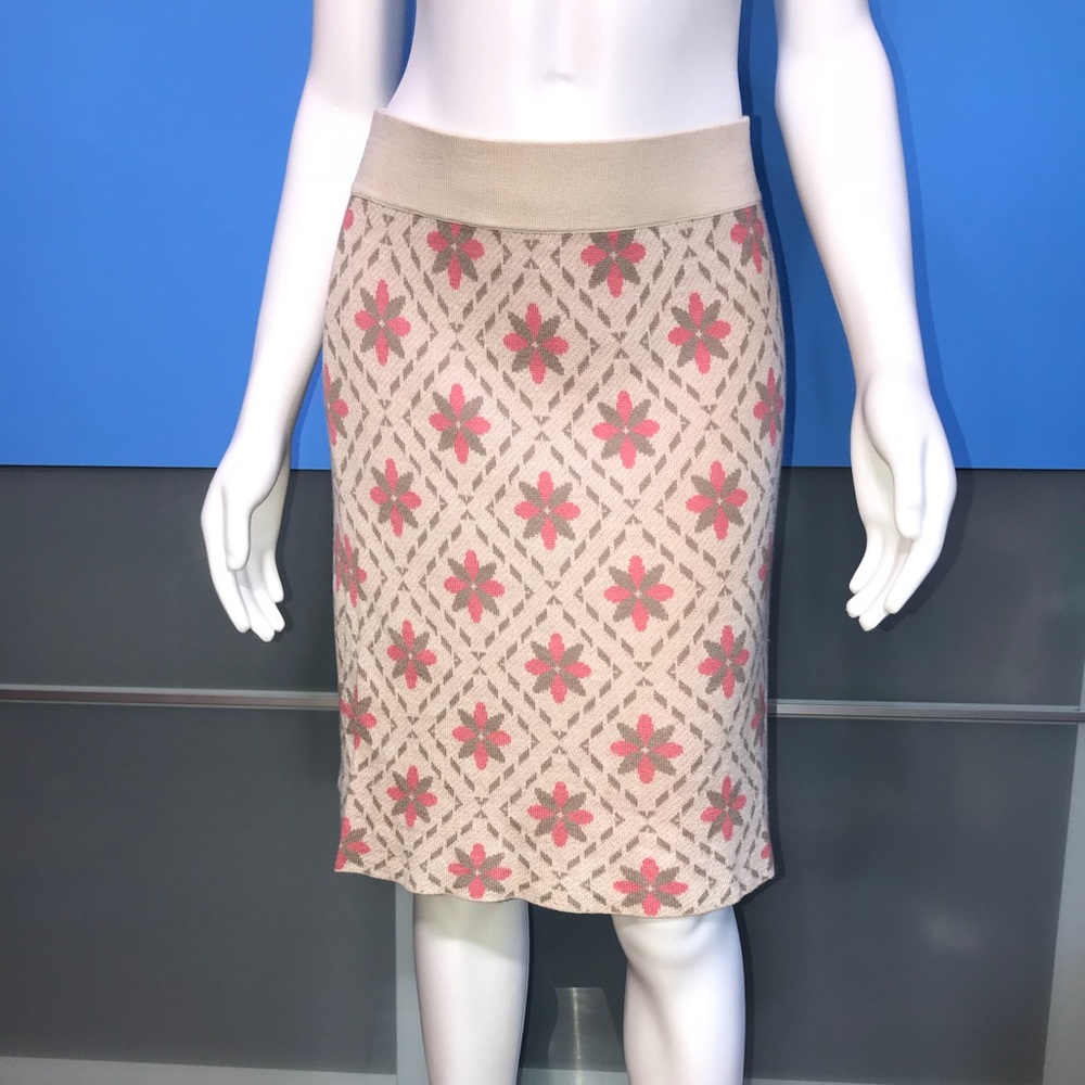 NICK & MO by ANTHRO.• Beige Lotus Skirt / size (S)